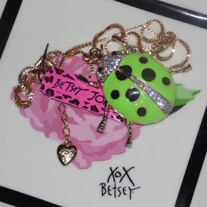 NEW BETSEY JOHNSON FASHION JEWELRY PENDANT ~PM44